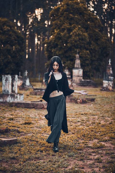 ensaio-fotografico-cemiterio-dia-das-bruxas-halloween-bruxa-ritual-bosque-natureza-bauru-sao-paulo-brazil-brasil-conceitual-conceito-artistico-autoral-fotografia'