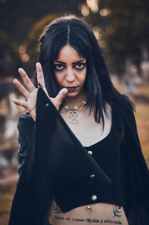 ensaio-fotografico-cemiterio-dia-das-bruxas-halloween-bruxa-ritual-bosque-natureza-bauru-sao-paulo-brazil-brasil-conceitual-conceito-artistico-autoral-fotografia'