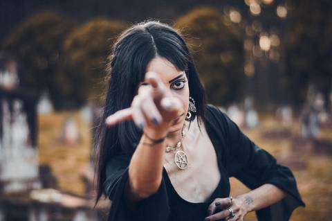 ensaio-fotografico-cemiterio-dia-das-bruxas-halloween-bruxa-ritual-bosque-natureza-bauru-sao-paulo-brazil-brasil-conceitual-conceito-artistico-autoral-fotografia'