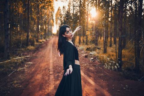 ensaio-fotografico-cemiterio-dia-das-bruxas-halloween-bruxa-ritual-bosque-natureza-bauru-sao-paulo-brazil-brasil-conceitual-conceito-artistico-autoral-fotografia'