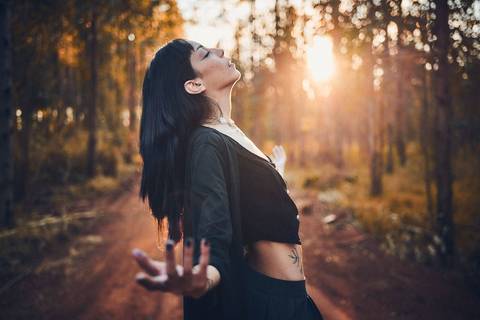 ensaio-fotografico-cemiterio-dia-das-bruxas-halloween-bruxa-ritual-bosque-natureza-bauru-sao-paulo-brazil-brasil-conceitual-conceito-artistico-autoral-fotografia'