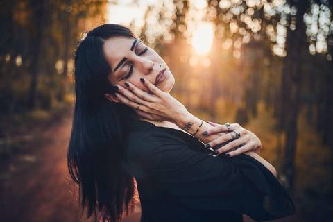 ensaio-fotografico-cemiterio-dia-das-bruxas-halloween-bruxa-ritual-bosque-natureza-bauru-sao-paulo-brazil-brasil-conceitual-conceito-artistico-autoral-fotografia'