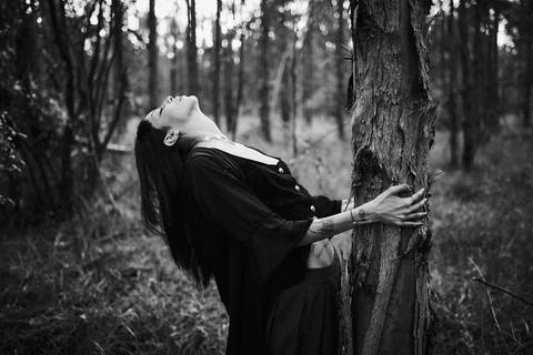 ensaio-fotografico-cemiterio-dia-das-bruxas-halloween-bruxa-ritual-bosque-natureza-bauru-sao-paulo-brazil-brasil-conceitual-conceito-artistico-autoral-fotografia'