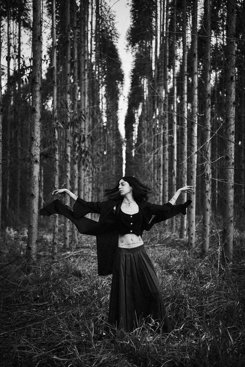 ensaio-fotografico-cemiterio-dia-das-bruxas-halloween-bruxa-ritual-bosque-natureza-bauru-sao-paulo-brazil-brasil-conceitual-conceito-artistico-autoral-fotografia'