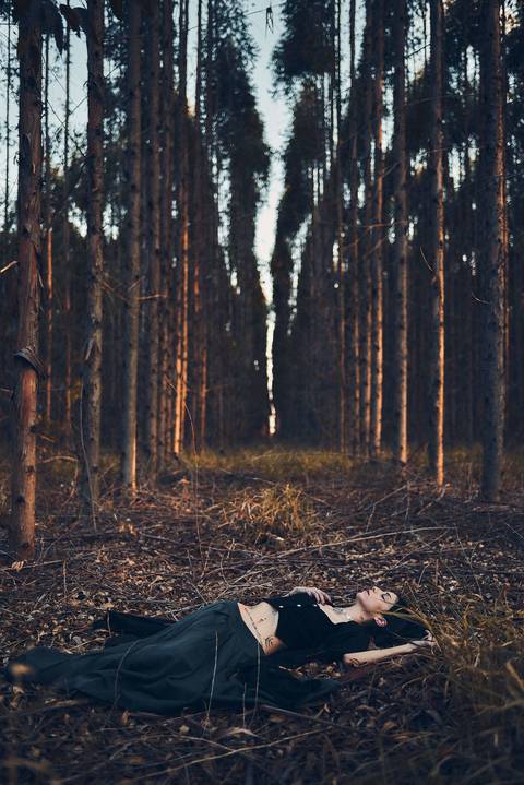 ensaio-fotografico-cemiterio-dia-das-bruxas-halloween-bruxa-ritual-bosque-natureza-bauru-sao-paulo-brazil-brasil-conceitual-conceito-artistico-autoral-fotografia'