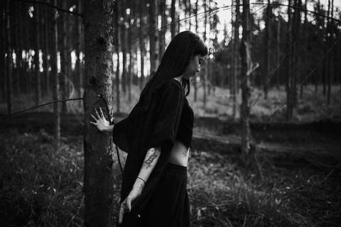 ensaio-fotografico-cemiterio-dia-das-bruxas-halloween-bruxa-ritual-bosque-natureza-bauru-sao-paulo-brazil-brasil-conceitual-conceito-artistico-autoral-fotografia'