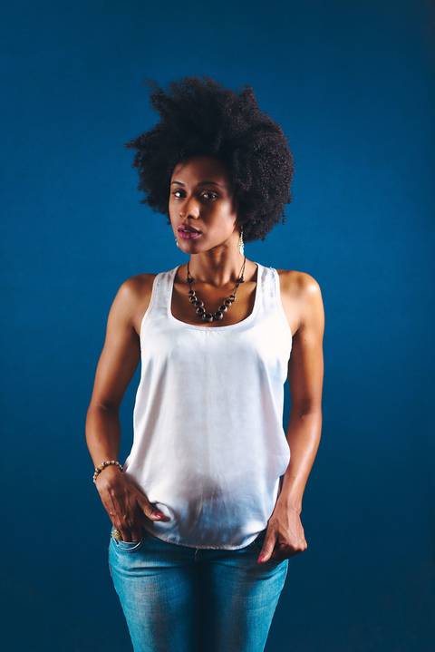 ensaio-fotografia-feminino-estudio-luzes-artístico-mulher-preta-black-power-fashion-moda-conceito'