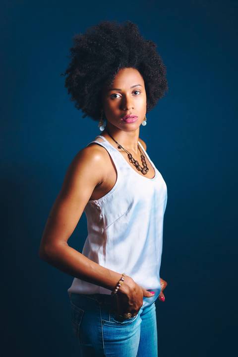 ensaio-fotografia-feminino-estudio-luzes-artístico-mulher-preta-black-power-fashion-moda-conceito'