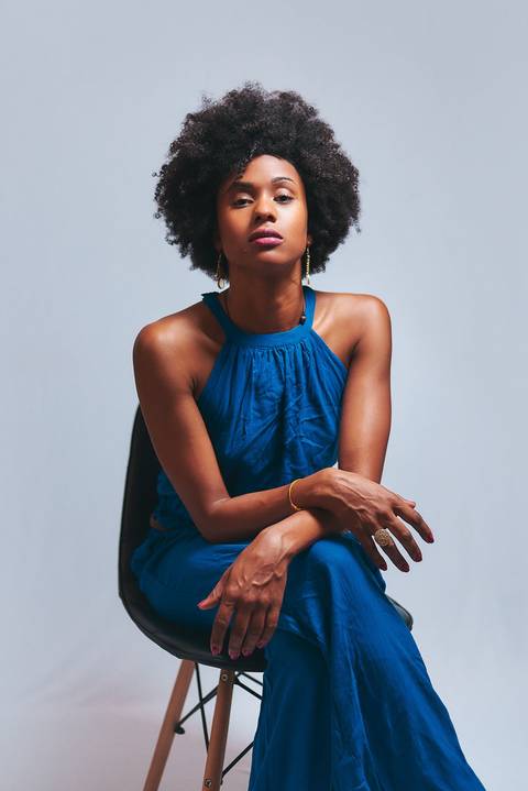 ensaio-fotografia-feminino-estudio-luzes-artístico-mulher-preta-black-power-fashion-moda-conceito'