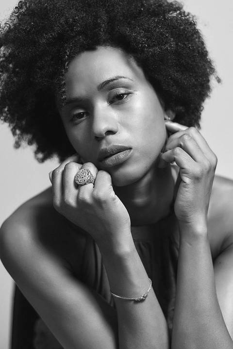 ensaio-fotografia-feminino-estudio-luzes-artístico-mulher-preta-black-power-fashion-moda-conceito'