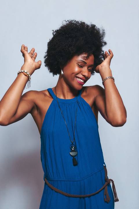 ensaio-fotografia-feminino-estudio-luzes-artístico-mulher-preta-black-power-fashion-moda-conceito'