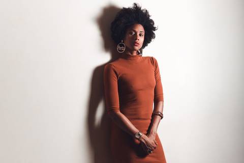 ensaio-fotografia-feminino-estudio-luzes-artístico-mulher-preta-black-power-fashion-moda-conceito'