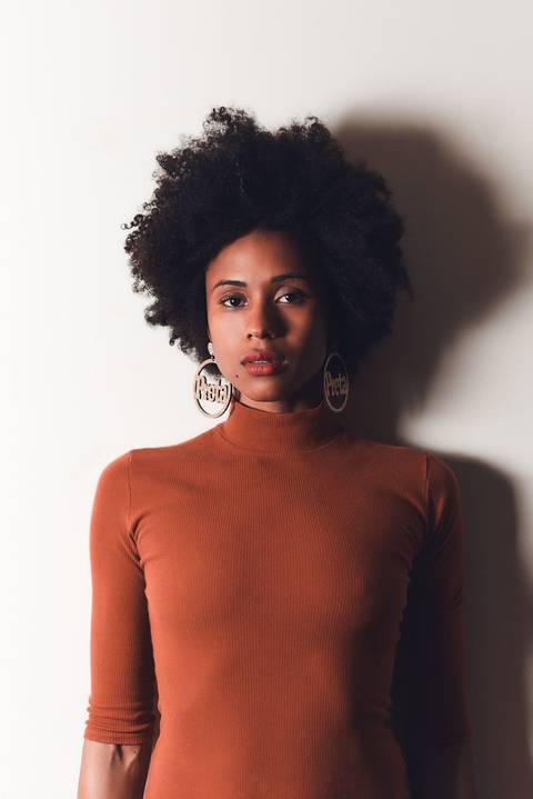 ensaio-fotografia-feminino-estudio-luzes-artístico-mulher-preta-black-power-fashion-moda-conceito'