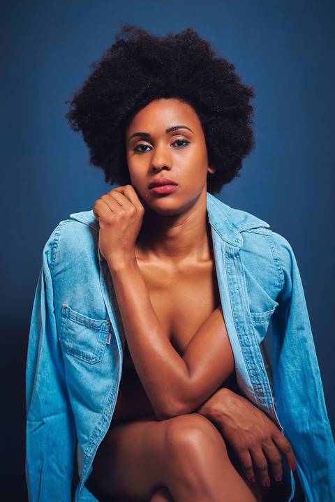 ensaio-fotografia-feminino-estudio-luzes-artístico-mulher-preta-black-power-fashion-moda-conceito'