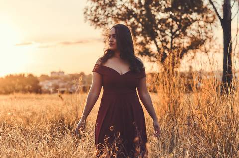 ensaio-prewedding-pre-wedding-casal-casamento-natureza-com cavalo-fogueira-noturno-cinematografico-cinema-romantico-romance-urbano'