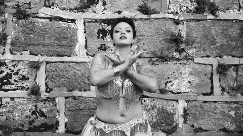 ensaio-noturno-fotografico-danca do ventre-bellydance-fogueira-artistico-feminino-tribal-com espada'