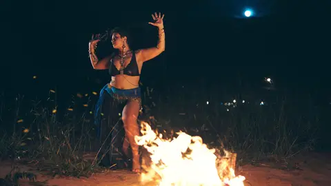 ensaio-noturno-fotografico-danca do ventre-bellydance-fogueira-artistico-feminino-tribal-com espada'