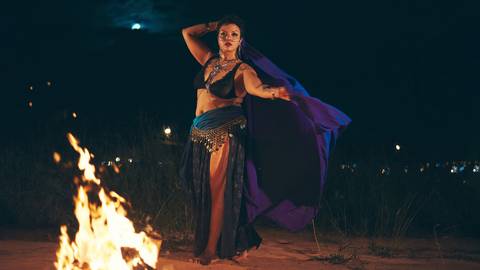 ensaio-noturno-fotografico-danca do ventre-bellydance-fogueira-artistico-feminino-tribal-com espada'
