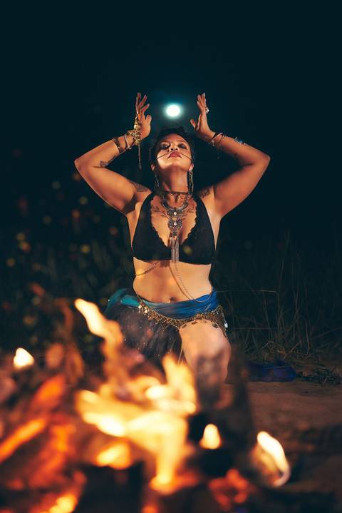 ensaio-noturno-fotografico-danca do ventre-bellydance-fogueira-artistico-feminino-tribal-com espada'