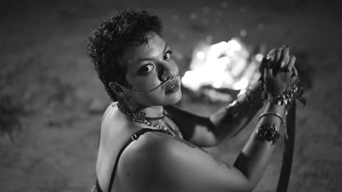 ensaio-noturno-fotografico-danca do ventre-bellydance-fogueira-artistico-feminino-tribal-com espada'