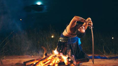 ensaio-noturno-fotografico-danca do ventre-bellydance-fogueira-artistico-feminino-tribal-com espada'