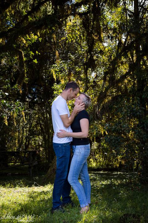 Ensaio Pre Wedding em Cambará do Sul, casal se beijando'