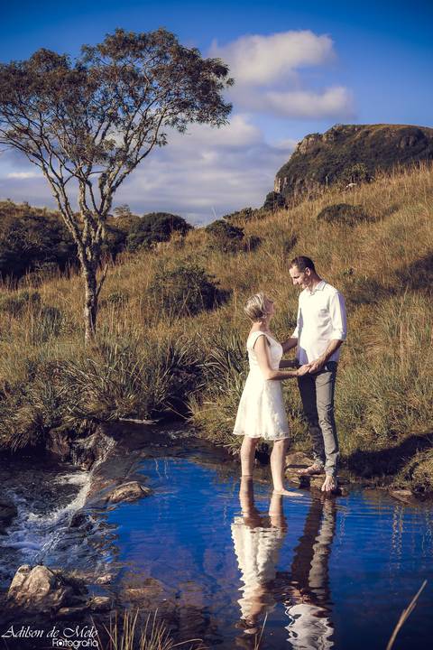 Ensaio Pre Wedding em Cambará do Sul, noivos no canion fortaleza dentro do riacho'