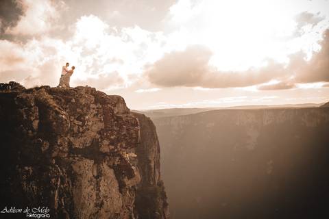 Ensaio Pre Wedding em Cambará do Sul, noivos no canion fortaleza de longe'