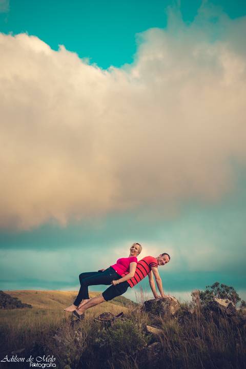 Ensaio Pre Wedding em Cambará do Sul, noivo com a noiva nas costas'