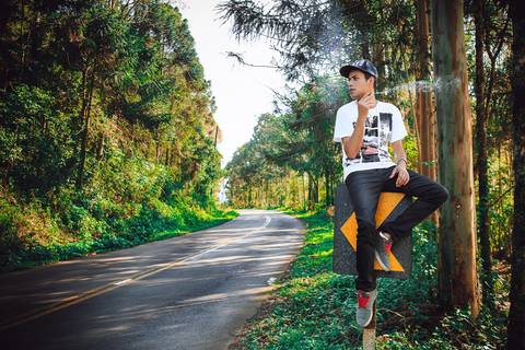 ensaio de individual nas ruas de Santa Tereza/RS clicado pelo fotógrafo Adilson de Melo'