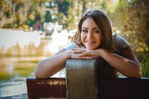Ensaio de 15 anos em Gramado/RS clicado banco do lago pelo fotógrafo Adilson de Melo'