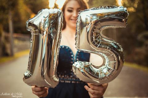 Ensaio de 15 anos em Gramado/RS com os balões clicado pelo fotógrafo Adilson de Melo'