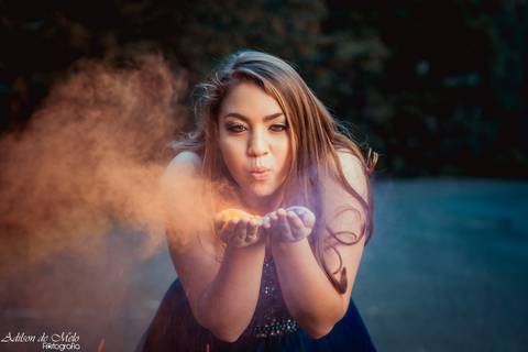 Ensaio de 15 anos em Gramado/RS com a fumaça colorida califórnia clicado pelo fotógrafo Adilson de Melo'