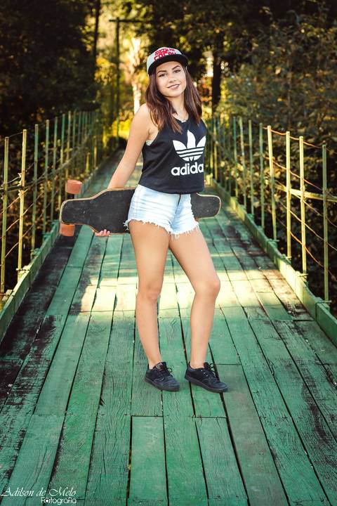 Ensaio de 15 anos segurando o long na cidade de Santa Tereza - RS click do fotógrafo Adilson de Melo'