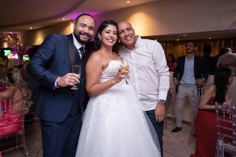 Fotografia de Casamento
Tabasco produções
Monet Casa de Festas'