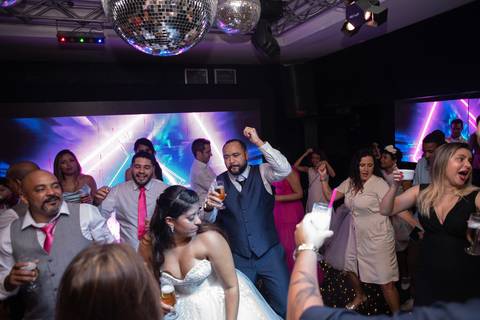 Fotografia de Casamento
Tabasco produções
Monet Casa de Festas'