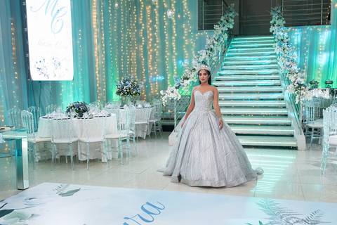 15 Anos da Debutante Maria Clara
Fotografia de 15 Anos
Fotografia de Debutante
Tabasco Produções
Espaço Rio Lounge
'