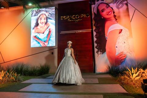 15 Anos da Debutante Maria Clara
Fotografia de 15 Anos
Fotografia de Debutante
Tabasco Produções
Espaço Rio Lounge
'