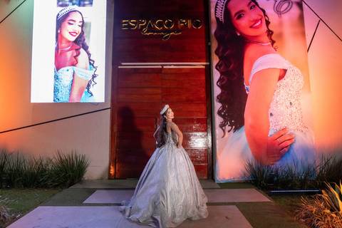 15 Anos da Debutante Maria Clara
Fotografia de 15 Anos
Fotografia de Debutante
Tabasco Produções
Espaço Rio Lounge
'