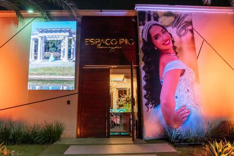 15 Anos da Debutante Maria Clara
Fotografia de 15 Anos
Fotografia de Debutante
Tabasco Produções
Espaço Rio Lounge
'