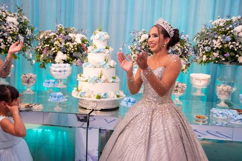 15 Anos da Debutante Maria Clara
Fotografia de 15 Anos
Fotografia de Debutante
Tabasco Produções
Espaço Rio Lounge
'