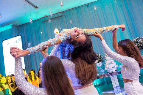 15 Anos da Debutante Maria Clara
Fotografia de 15 Anos
Fotografia de Debutante
Tabasco Produções
Espaço Rio Lounge
'