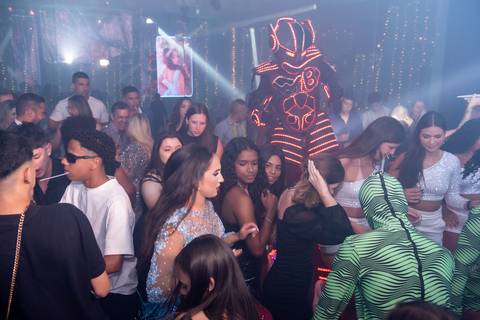 15 Anos da Debutante Maria Clara
Fotografia de 15 Anos
Fotografia de Debutante
Tabasco Produções
Espaço Rio Lounge
'