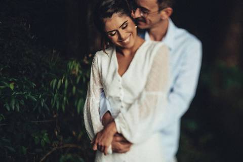 casal abraçado mata lens flare tilt-shift'