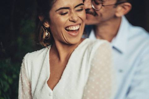 casal abraçado mata lens flare tilt-shift'