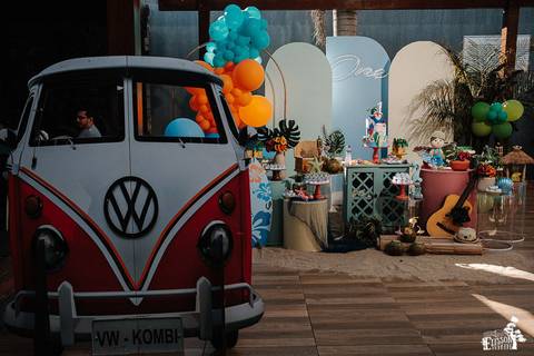 Foto de aniversário infantil, tema tardezinha na praia em Maringá, decoração hipster para aniversário de 1 ano'