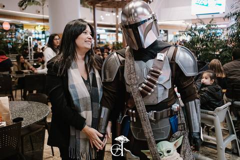 pedido de casamento inspirado em star wars, noivo vestido de mandaloriano'