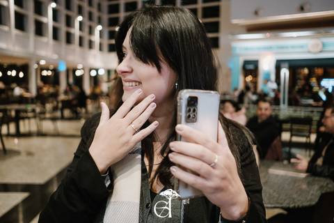 pedido de casamento inspirado em star wars, noivo vestido de mandaloriano'