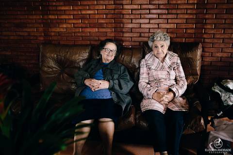 avó da noiva e do noivo juntas antes do casamento Casamento na chácara Carpe Diem, em são josé dos pinhais, curitiba, paraná'