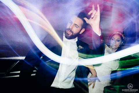 Casamento na chácara Carpe Diem, em são josé dos pinhais, curitiba, paraná, noivos na mesa do DJ'